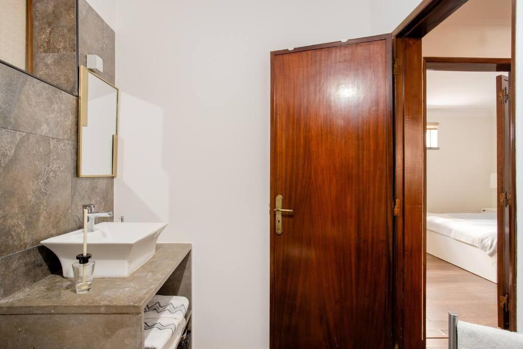 Vinaika Loft Apartment Oeiras Bagian luar foto